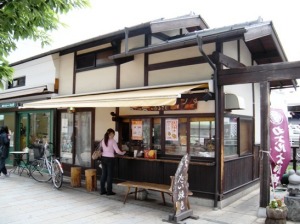 松本市　縄手通り　たい焼き屋
